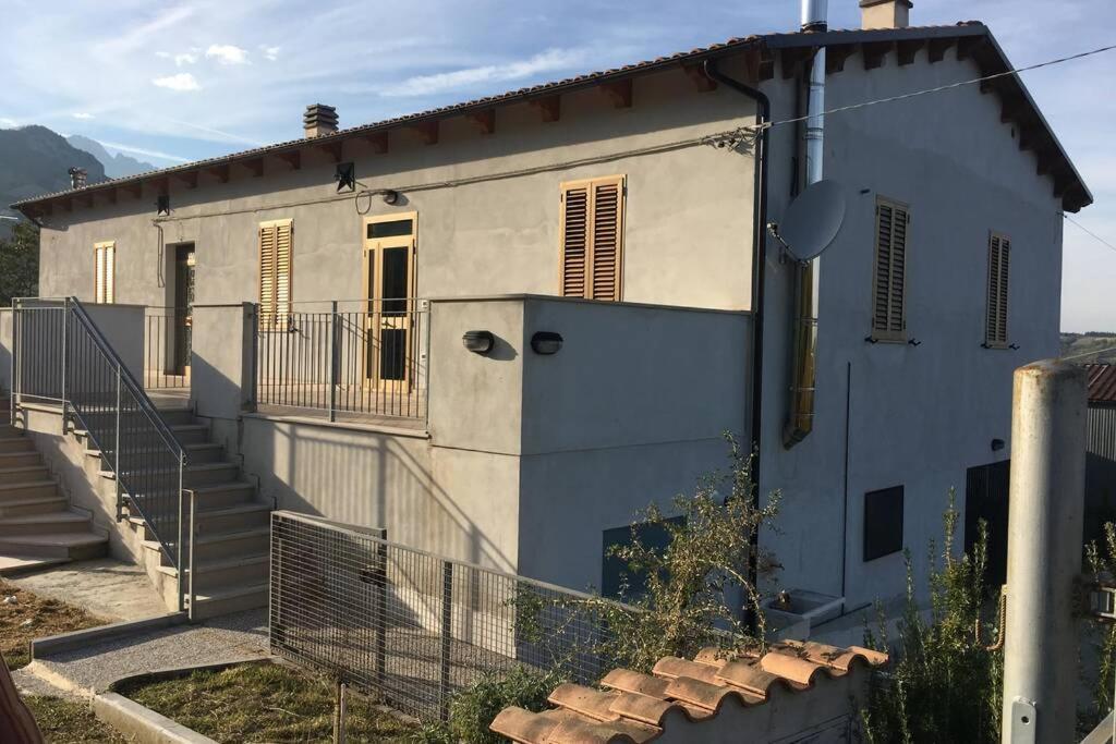 Casa A Montebello Di Bertona Con Vista Gran Sasso Villa Eksteriør billede