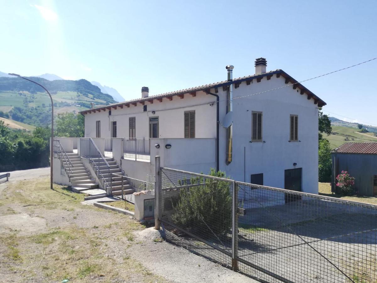 Casa A Montebello Di Bertona Con Vista Gran Sasso Villa Eksteriør billede