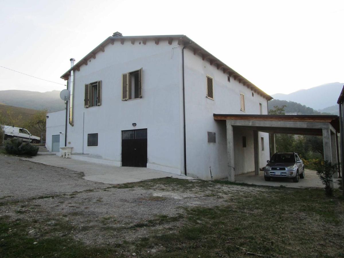 Casa A Montebello Di Bertona Con Vista Gran Sasso Villa Eksteriør billede